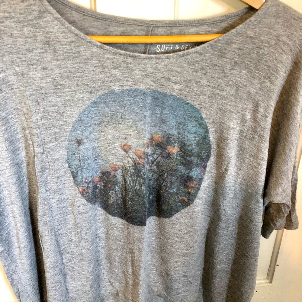 🔹2/$10 American Eagle Soft & Sexy grey floral shirt AE